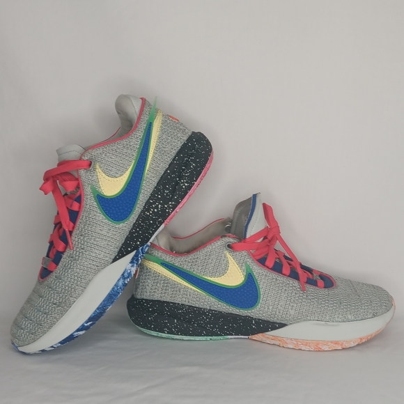 Nike - Picture 1 of 11